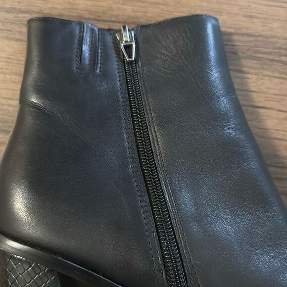 Dolce Vita Black Rango Lug Sole Ankle Boots Size 7 - Picture 3 of 5